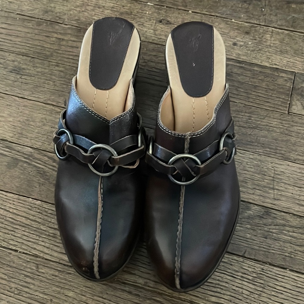 Frye clogs WOMEN